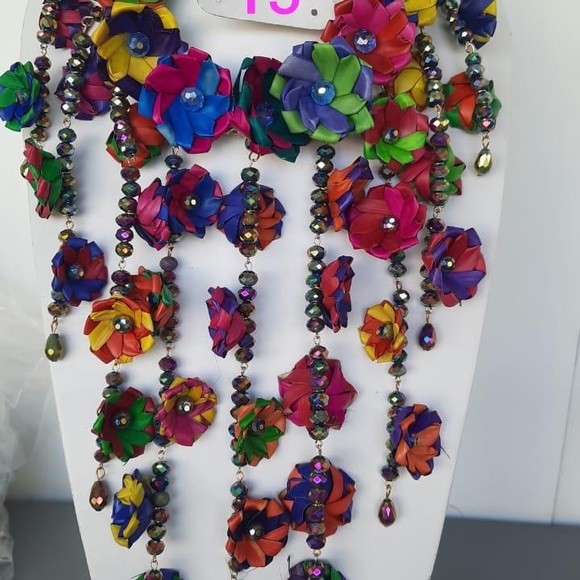 Collares - Picture 9 of 11